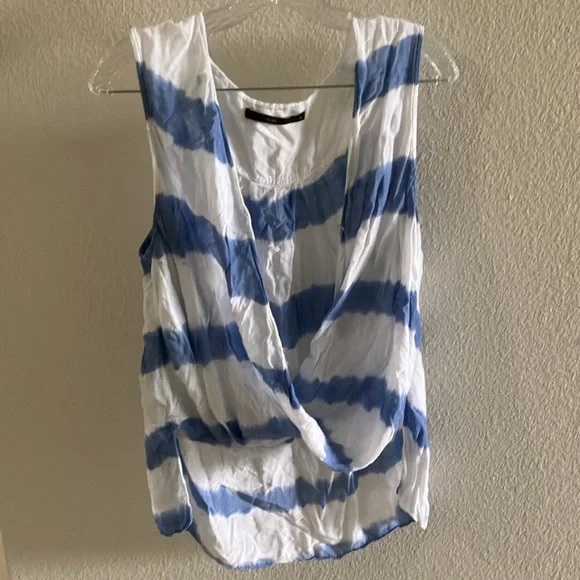 Hazel Sleeveless Twist Front High-Low Blue & White Stripe‎ Top Sz M- EUC - Picture 2 of 9